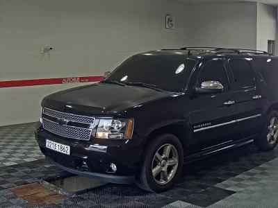 CHEVROLET SUBURBAN (10TH GEN) V8