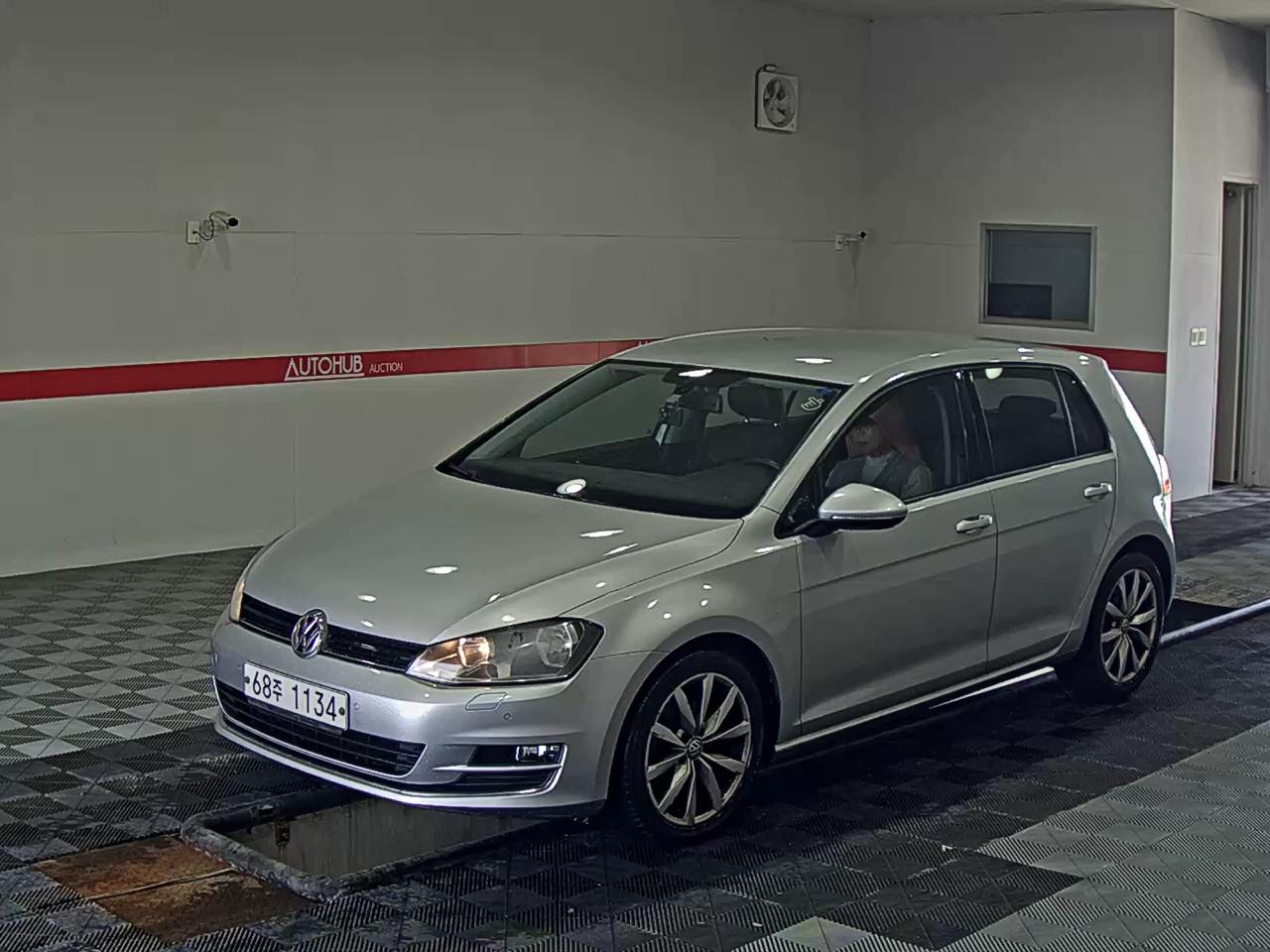 VOLKSWAGEN GOLF (7TH GEN) TDI BLUEMOTION