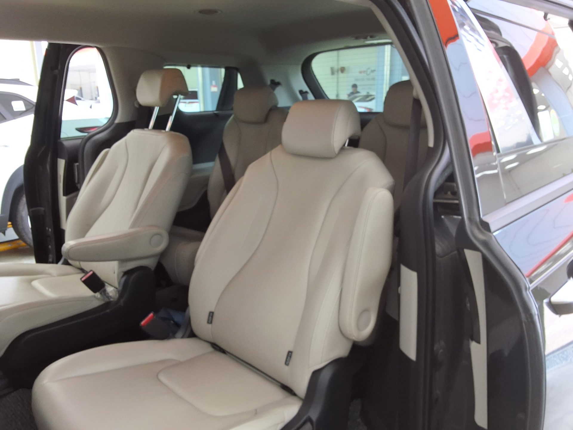 2021 - kia carnival