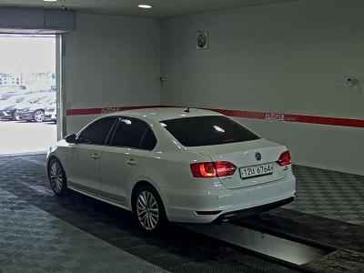 فولكس فاجن Jetta (6Th Gen) 1.6 Tdi Bluemotion 2014 1.6 tdi bluemotion