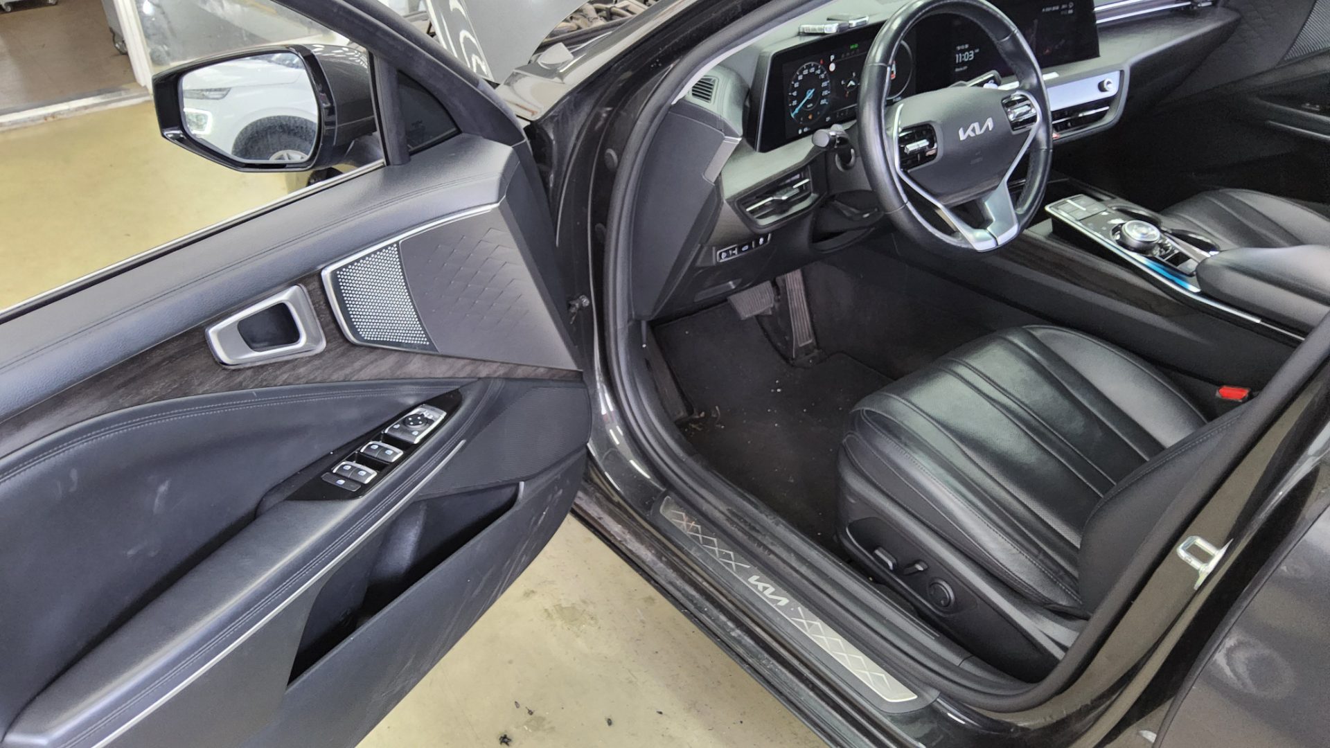 2022 - kia k8