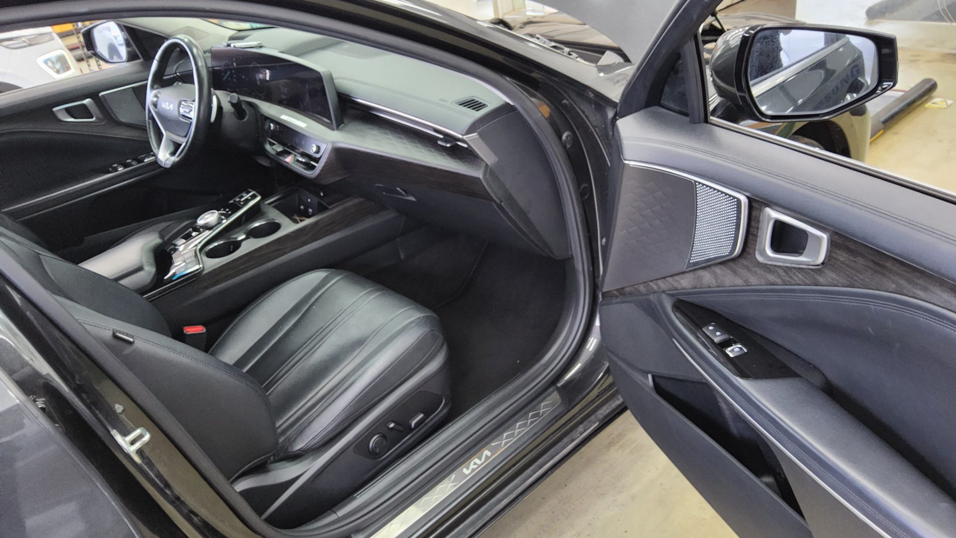 2022 - kia k8