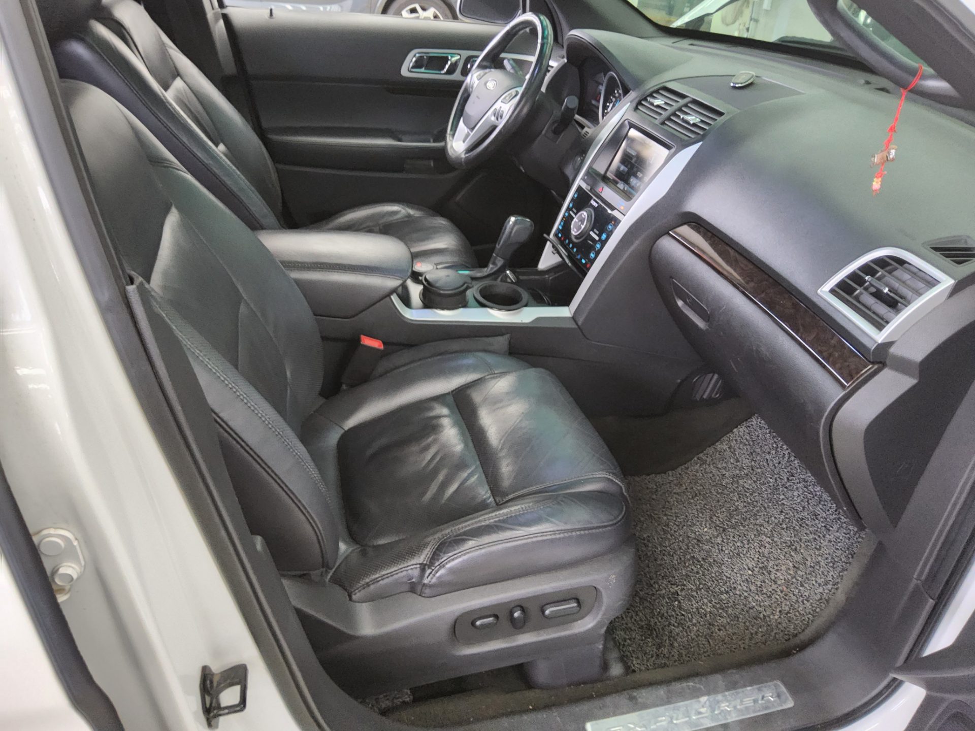 2014 - ford explorer