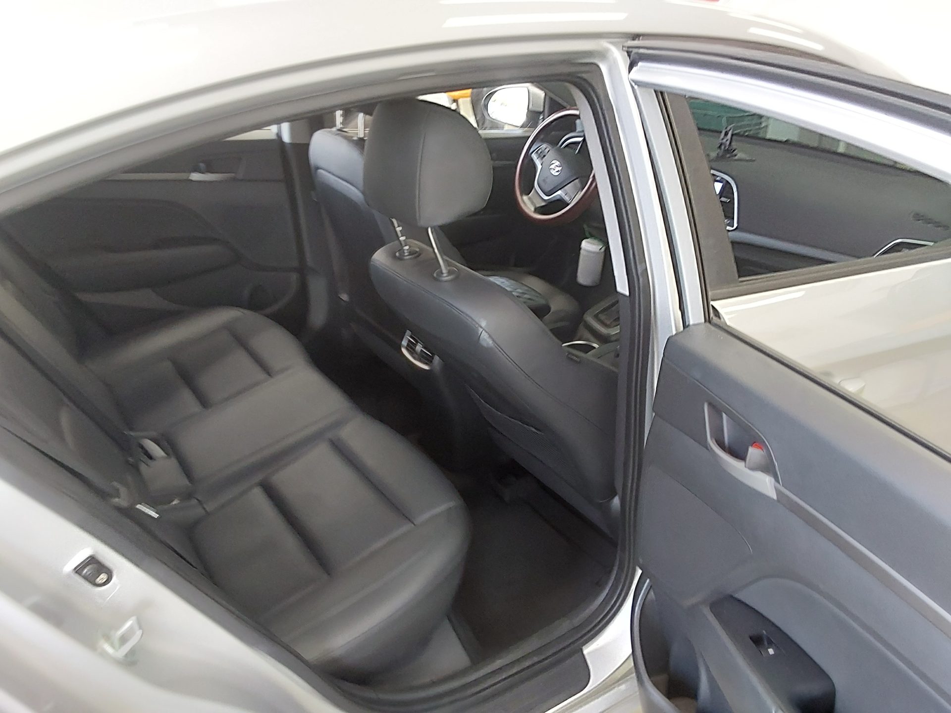 2017 - hyundai avante