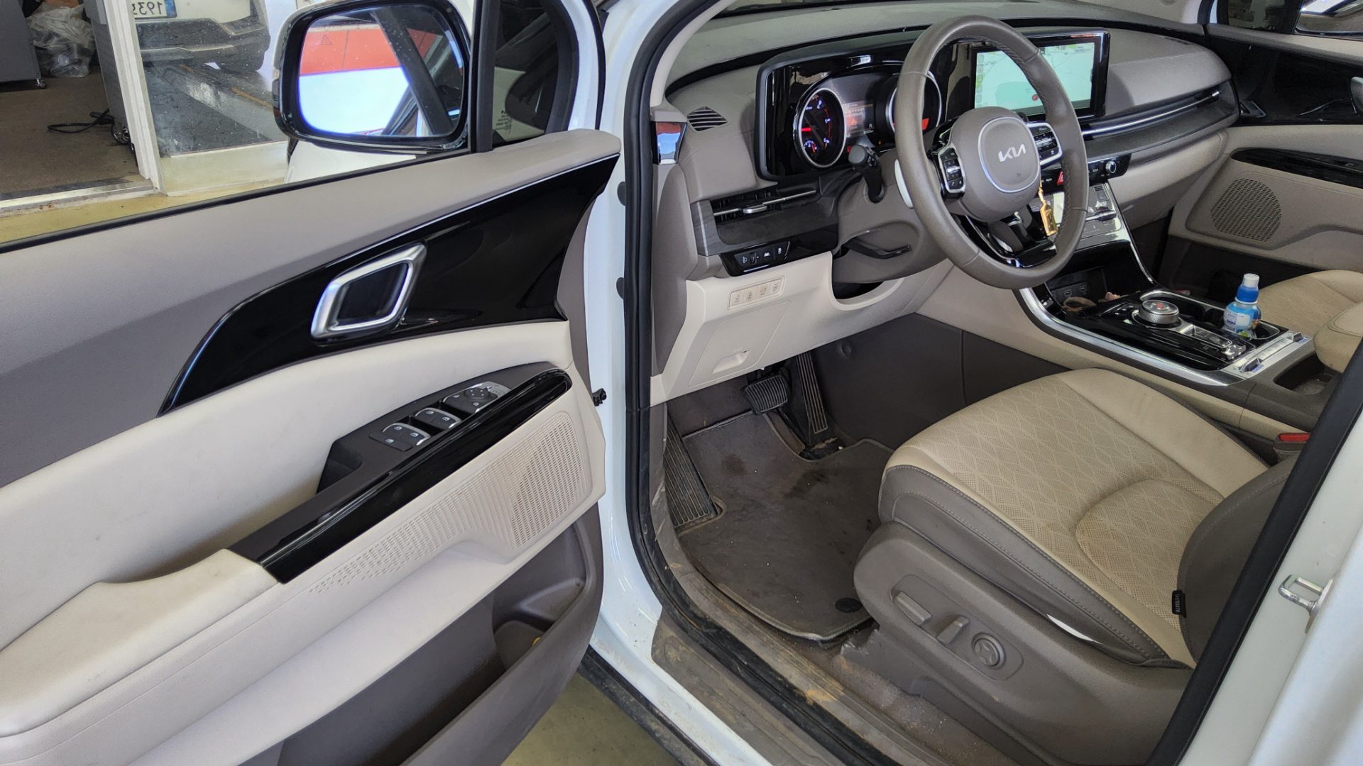 2023 - kia carnival