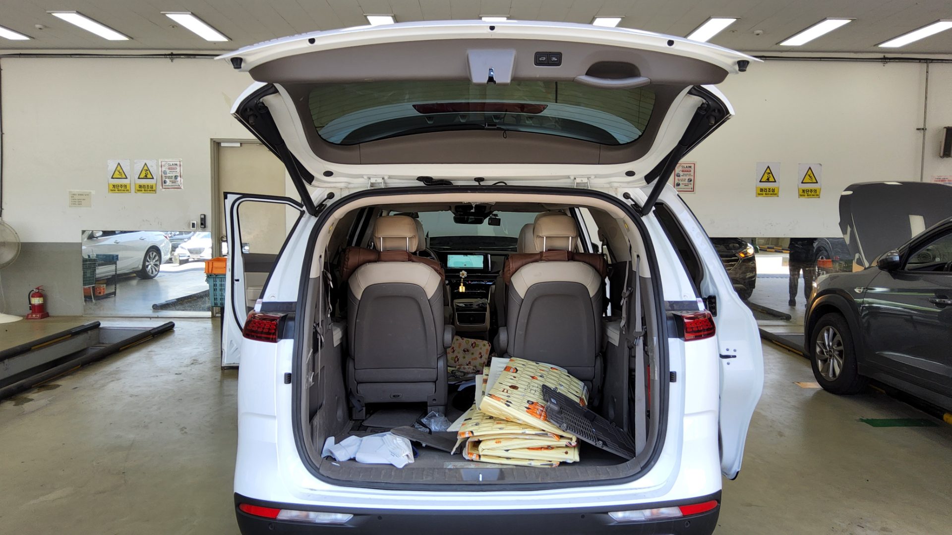 2023 - kia carnival