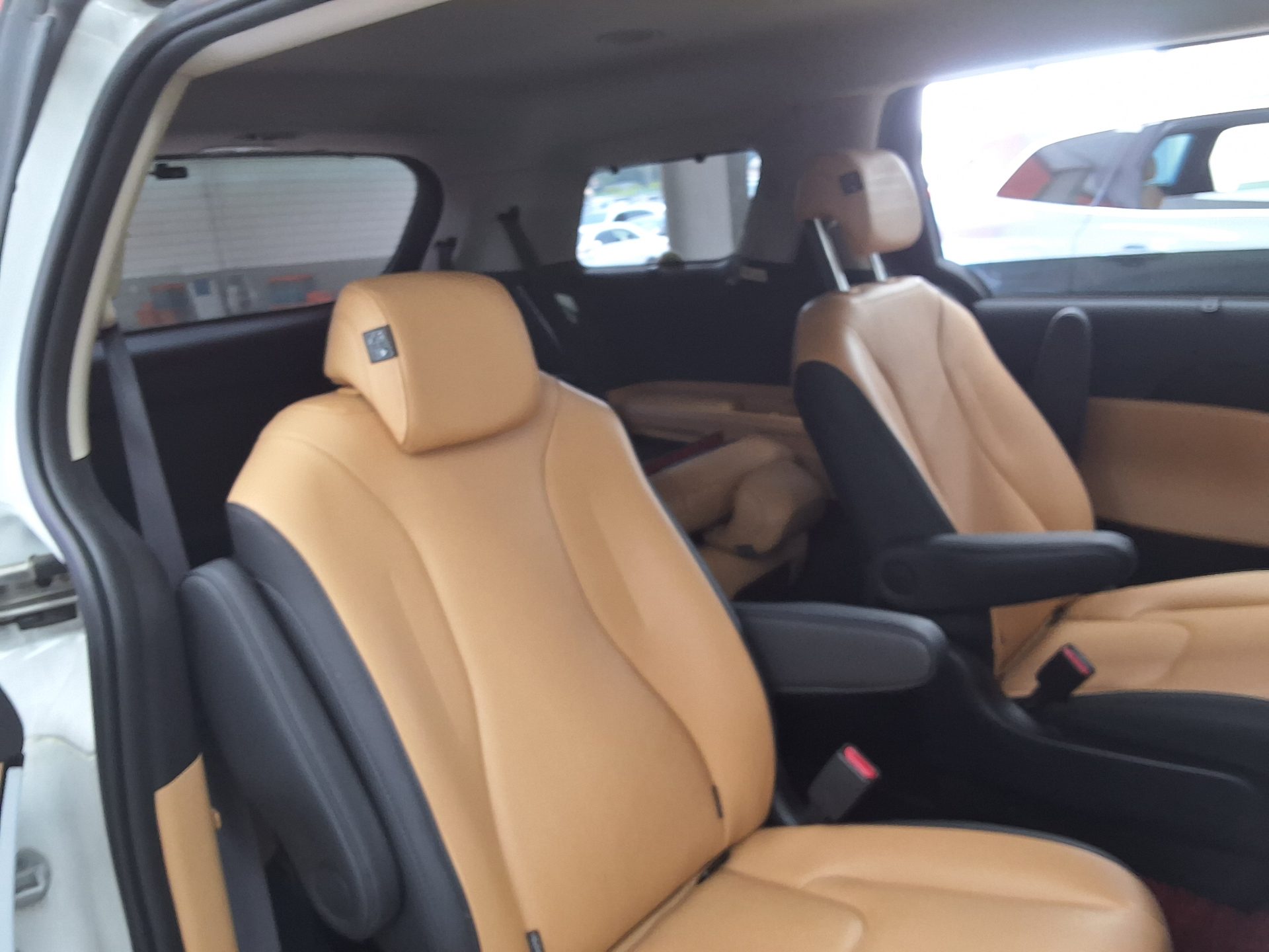 2023 - kia carnival