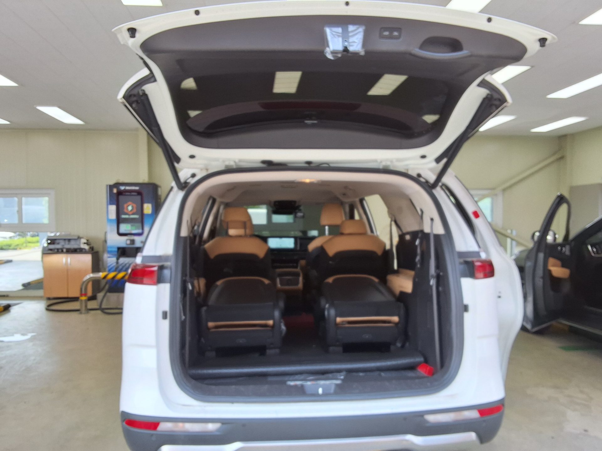 2023 - kia carnival