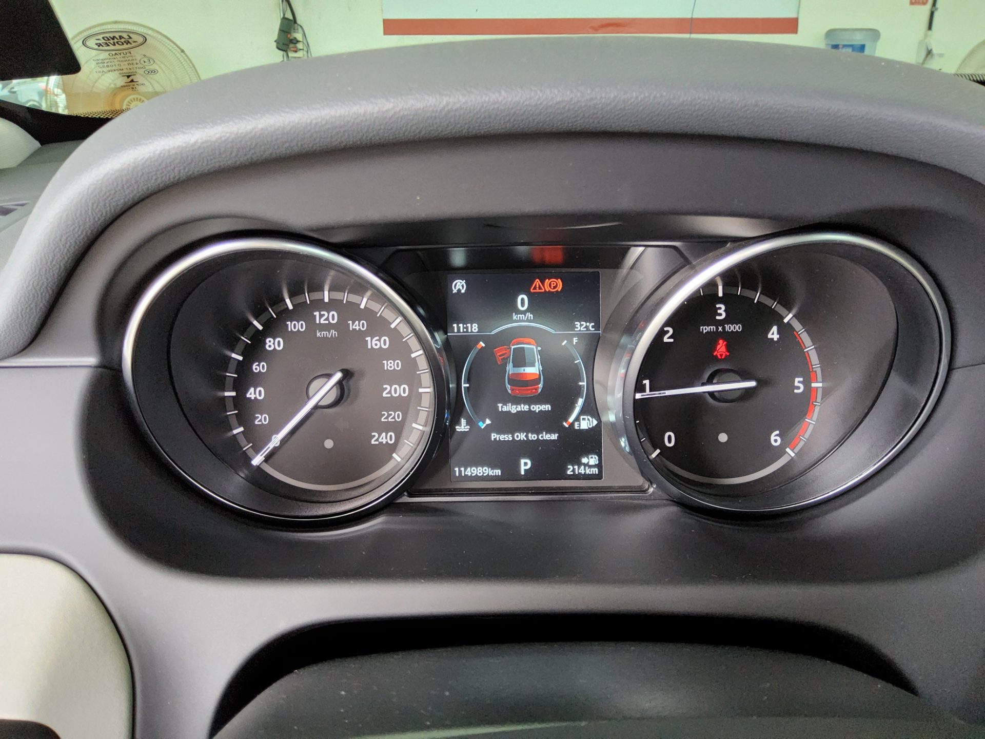 2019 - land rover discovery