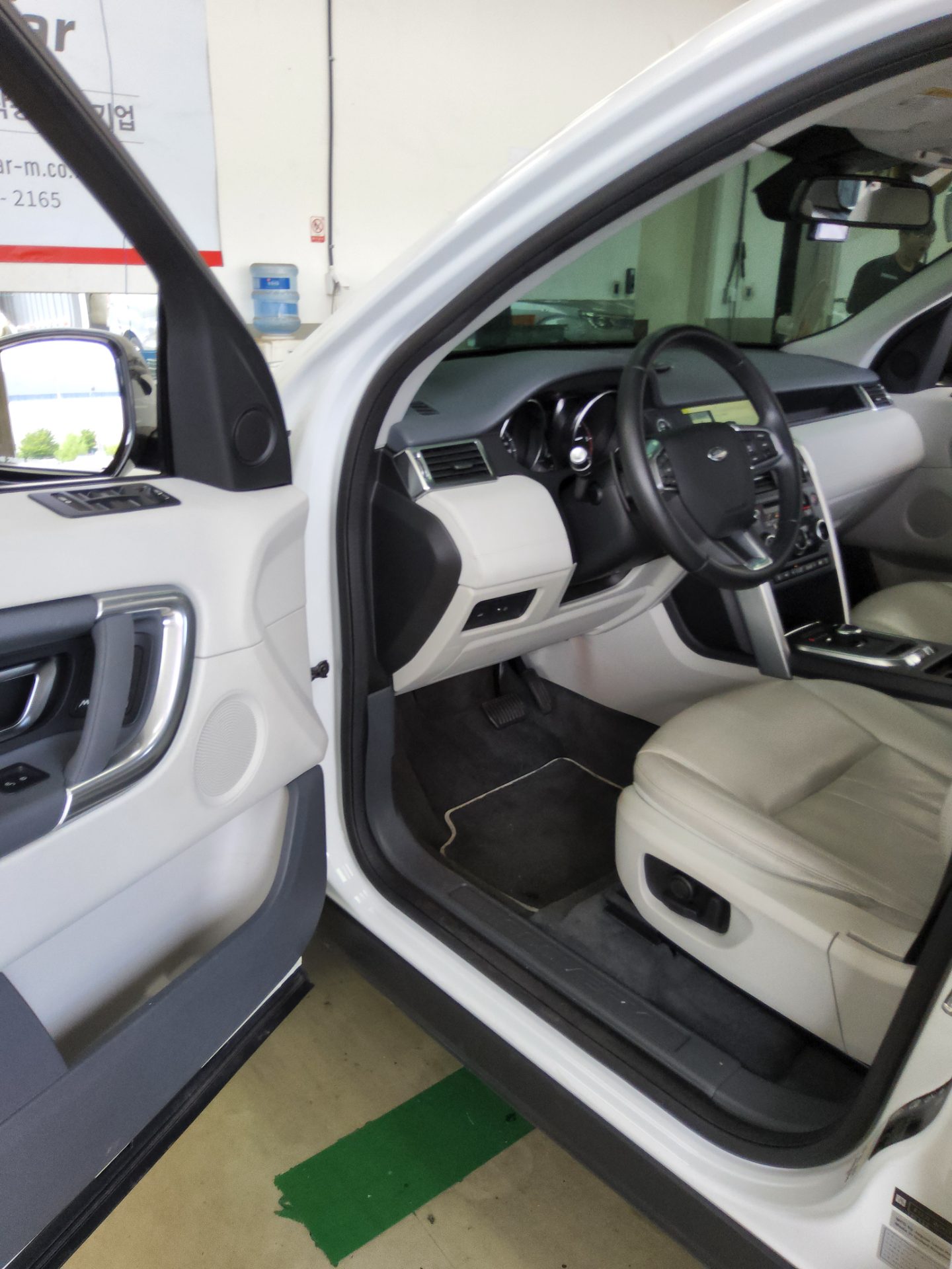 2019 - land rover discovery
