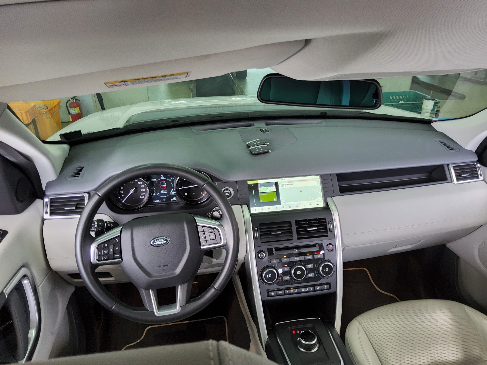 2019 - land rover discovery
