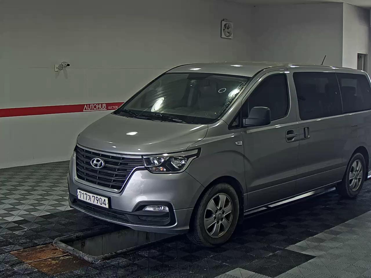 HYUNDAI GRAND STAREX