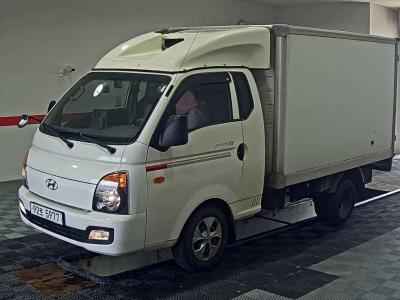 HYUNDAI PORTER II FREEZER BOX TRUCK SUPER CAB TWIN COMPRESSOR