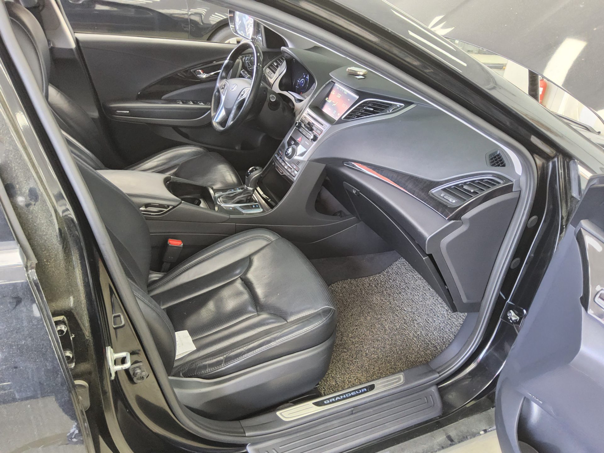 2016 - hyundai grandeur