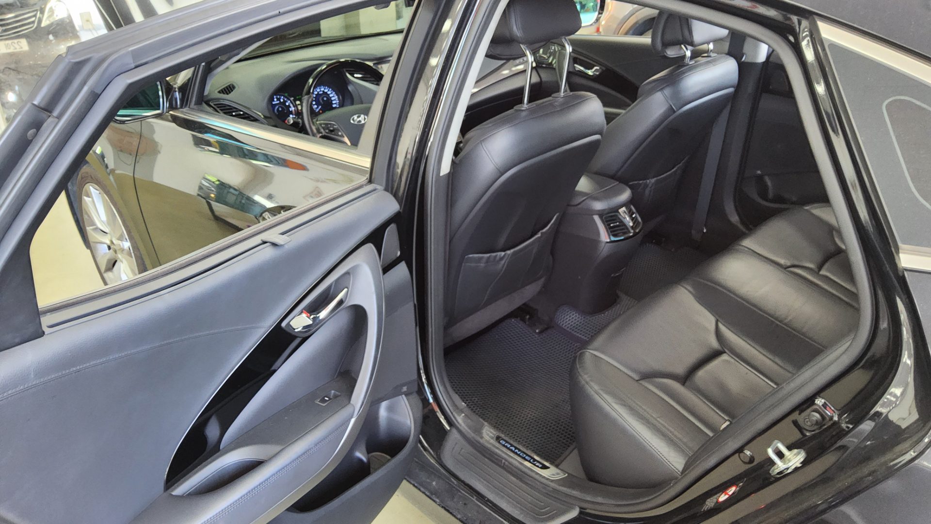2012 - hyundai grandeur