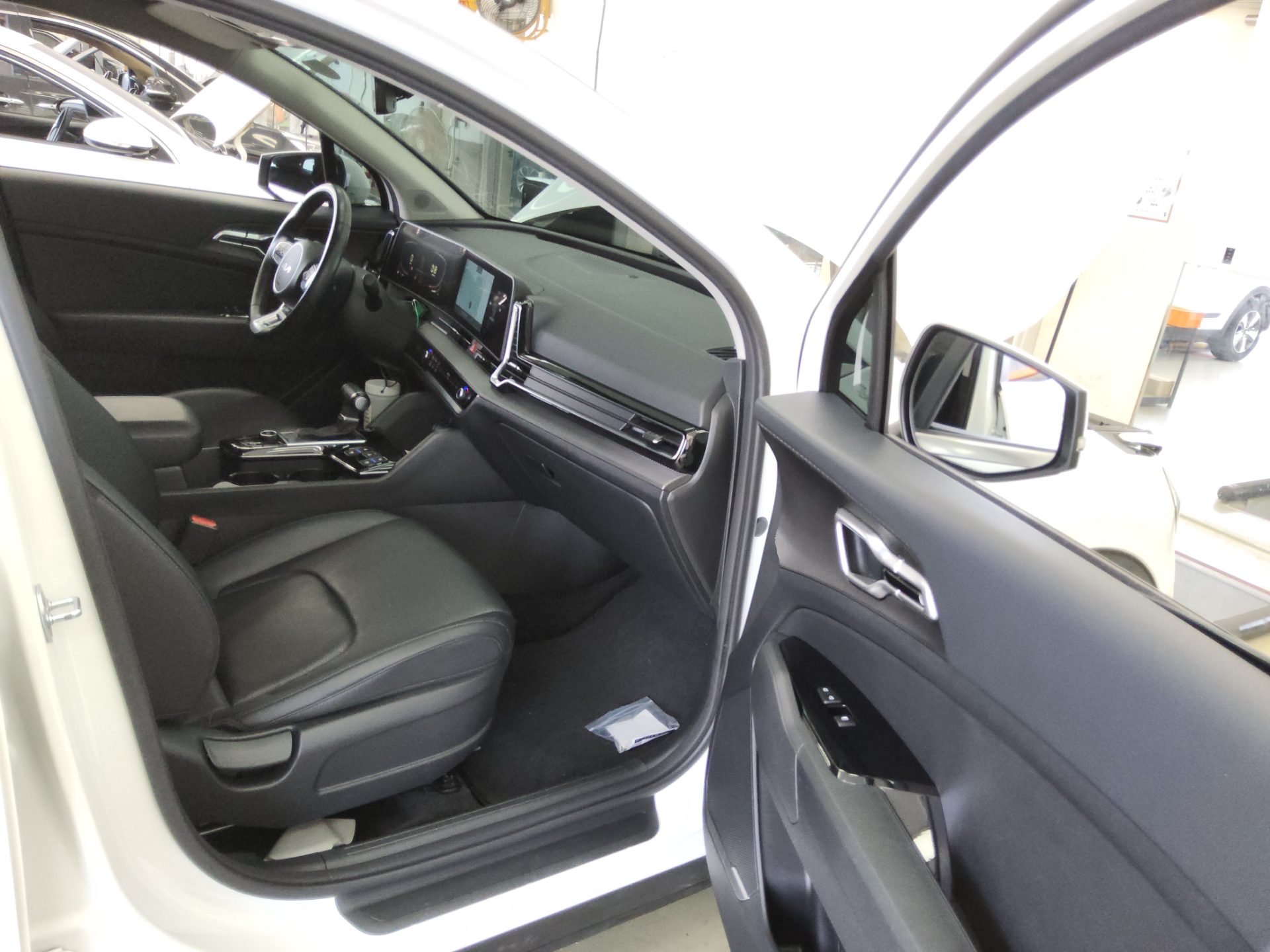 2023 - kia sportage