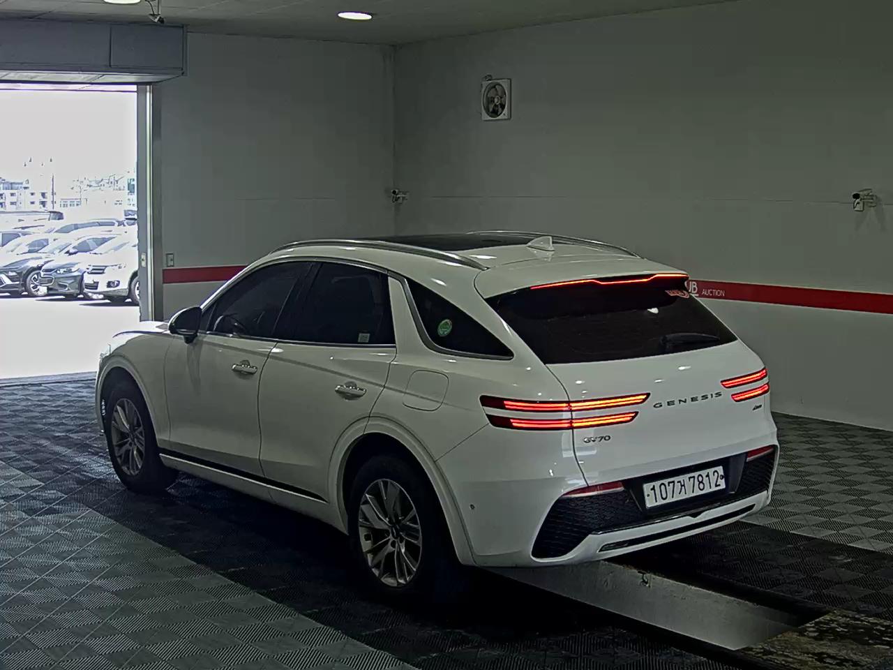 2021 - genesis gv70