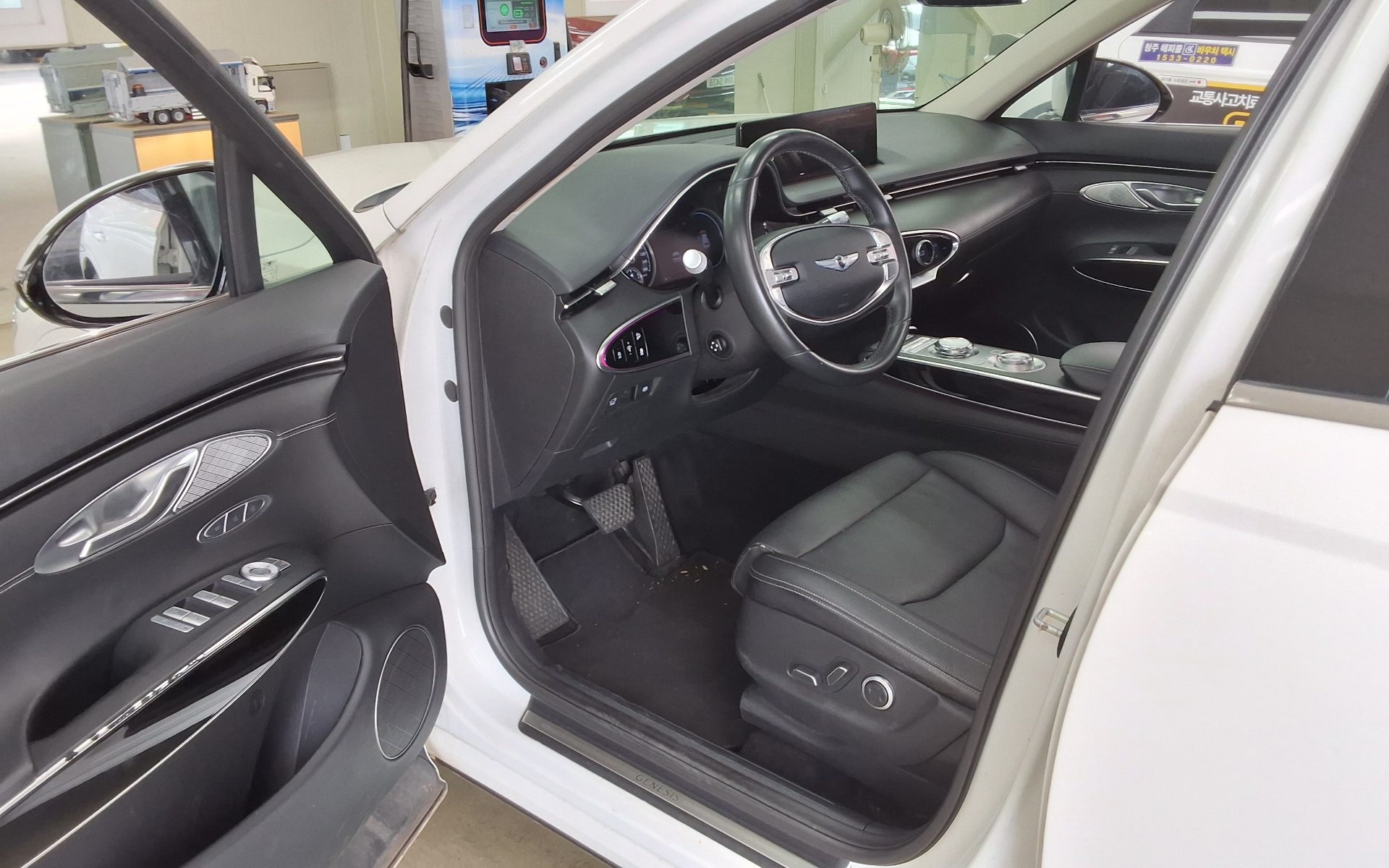 2021 - genesis gv70