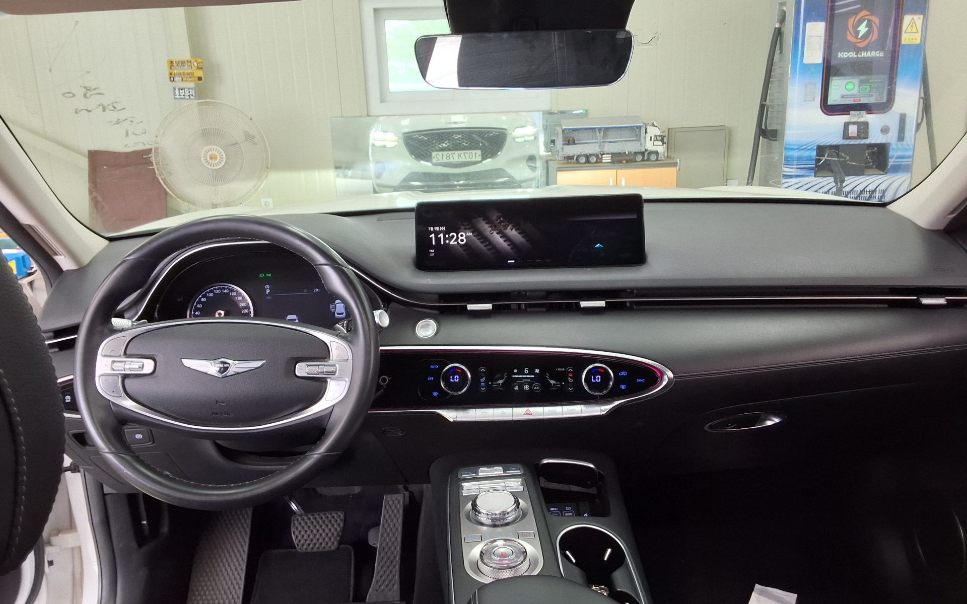2021 - genesis gv70