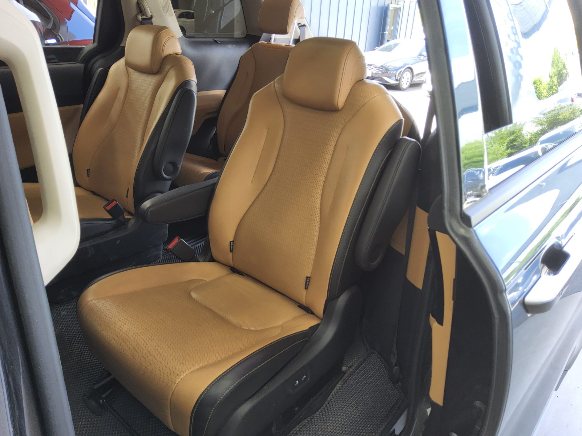 2021 - kia carnival
