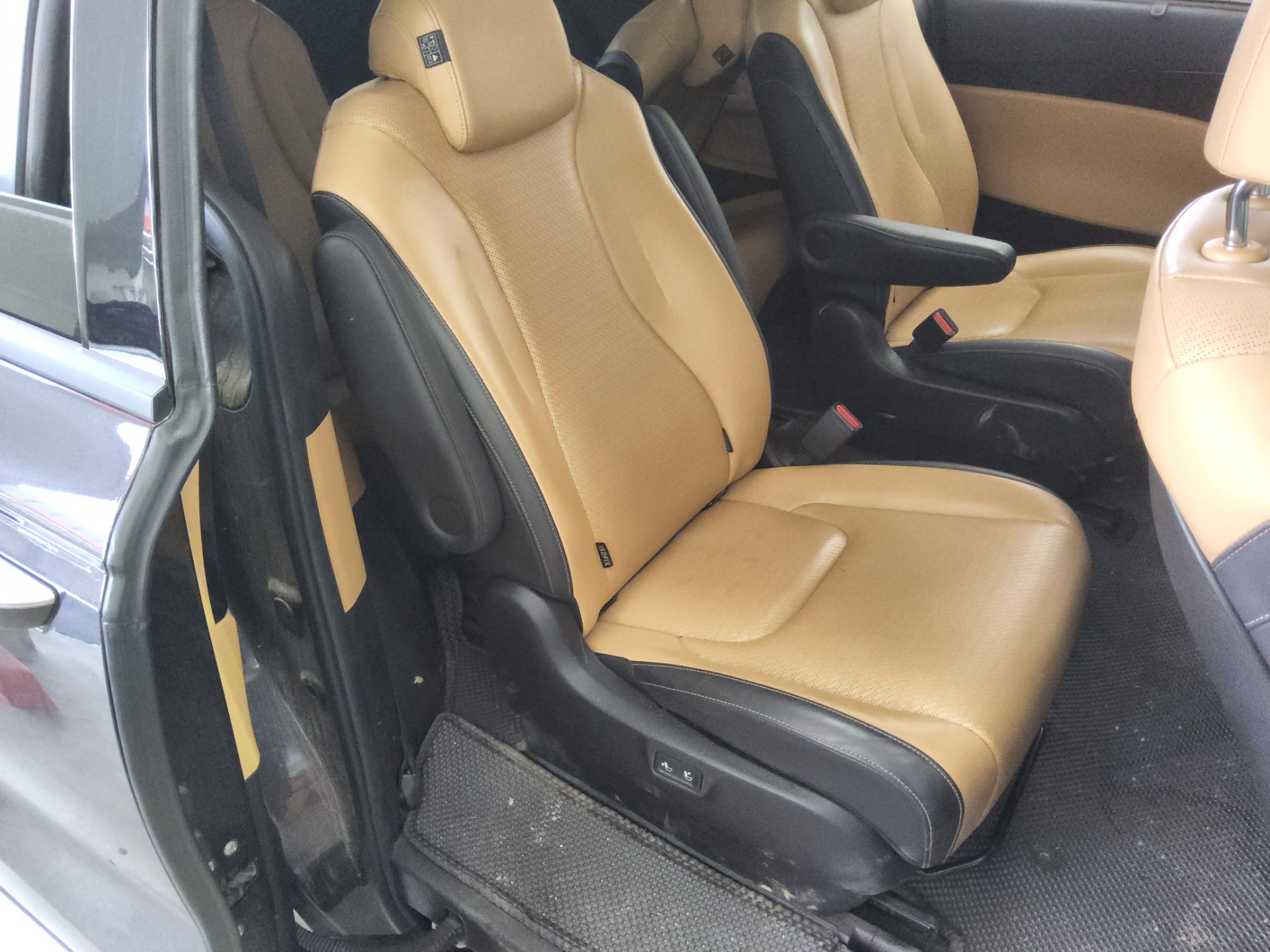 2021 - kia carnival