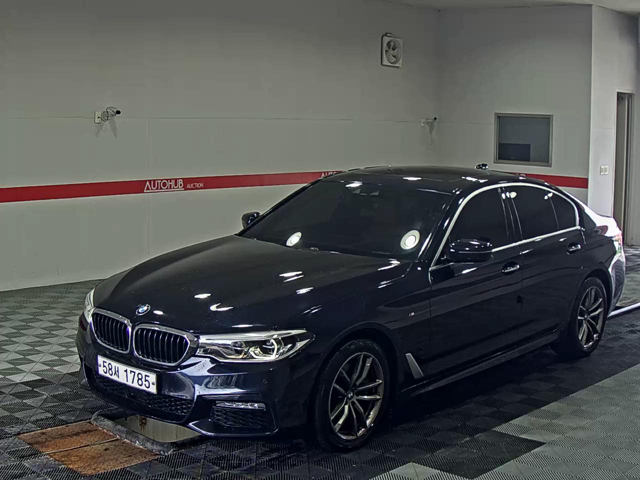 BMW 5 SERIES (7TH GEN) 530i xDrive M PACK