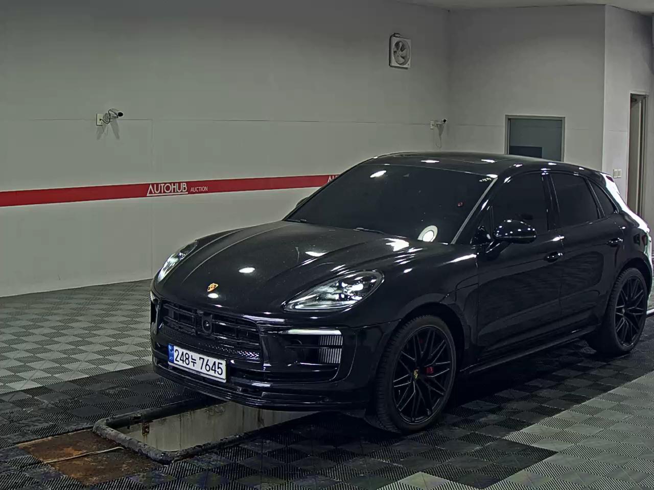 2023 - porsche macan