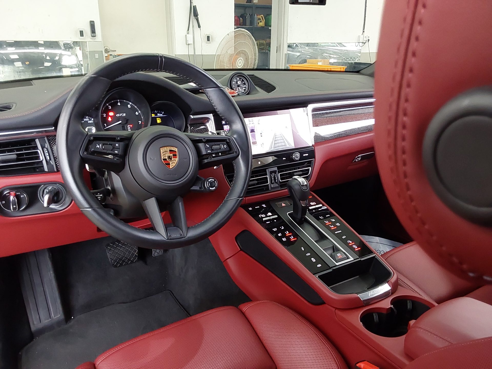 2023 - porsche macan