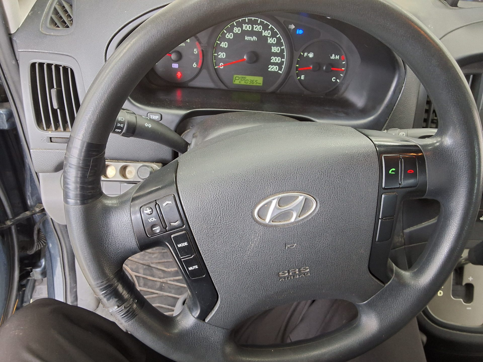 2012 - hyundai grand starex