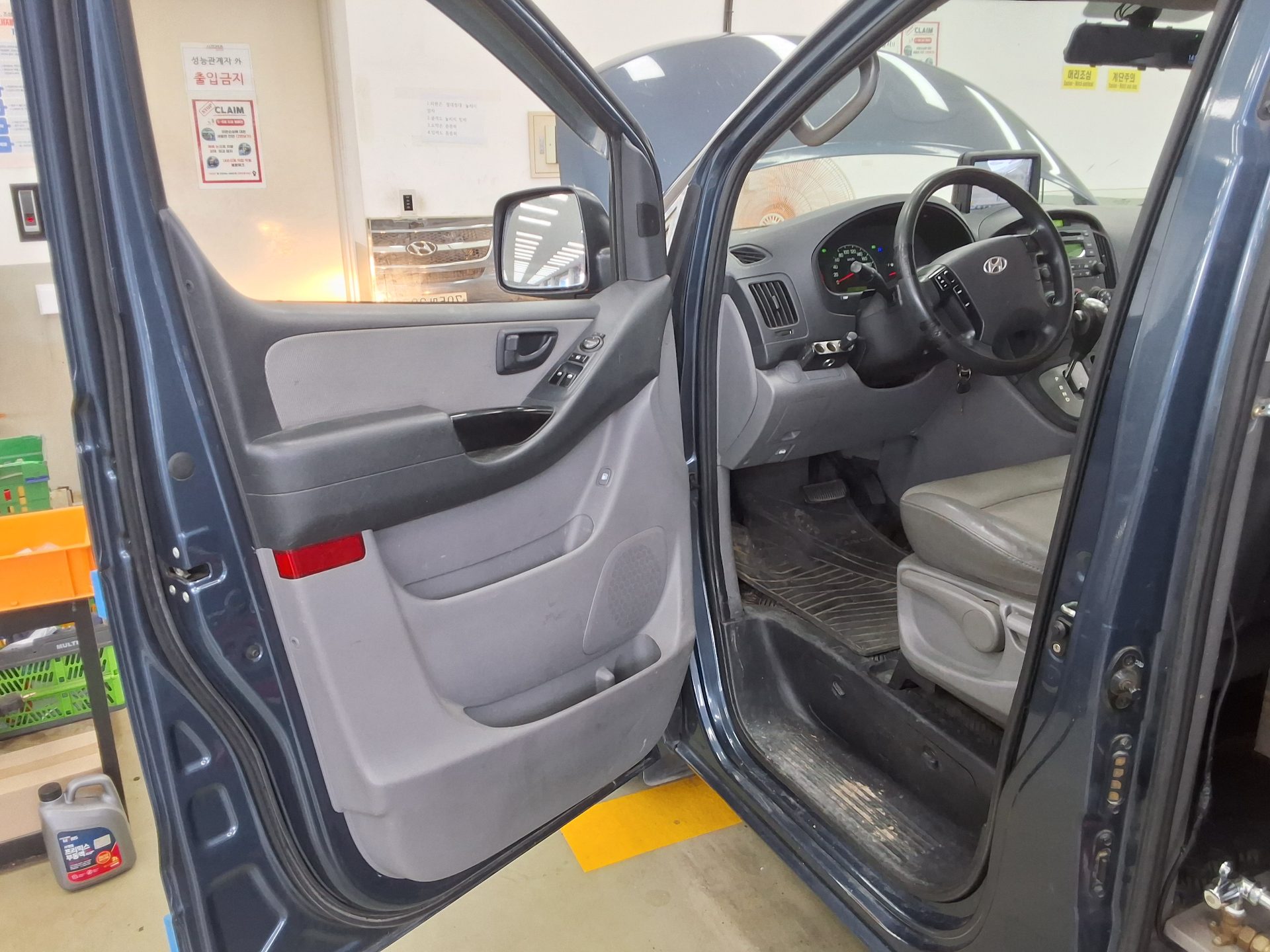2012 - hyundai grand starex