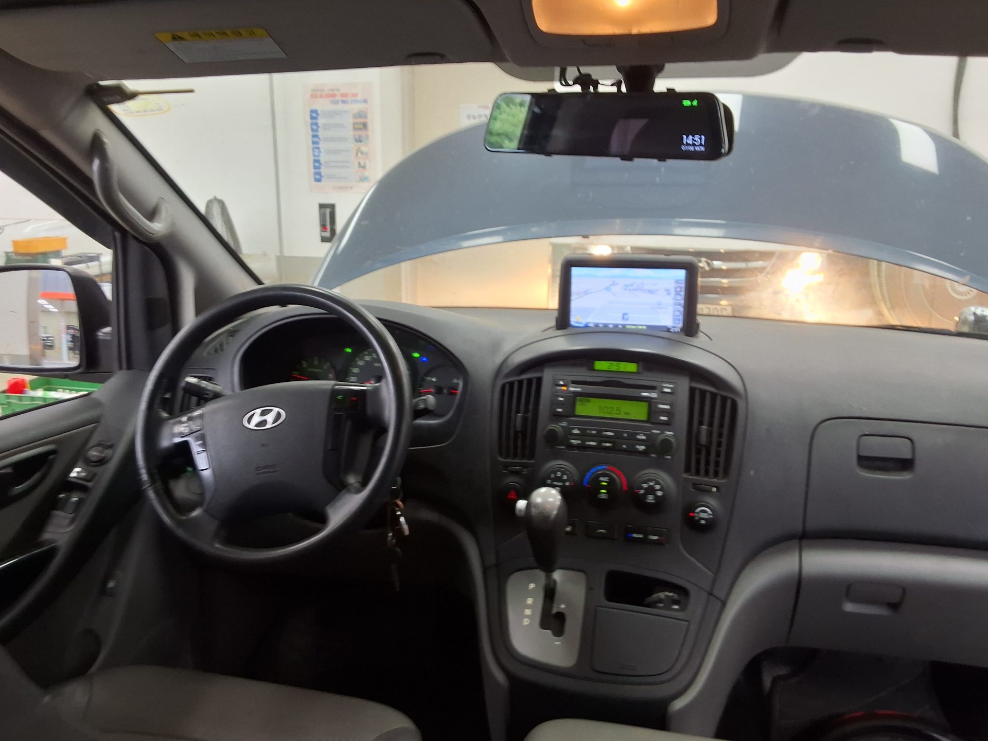 2012 - hyundai grand starex