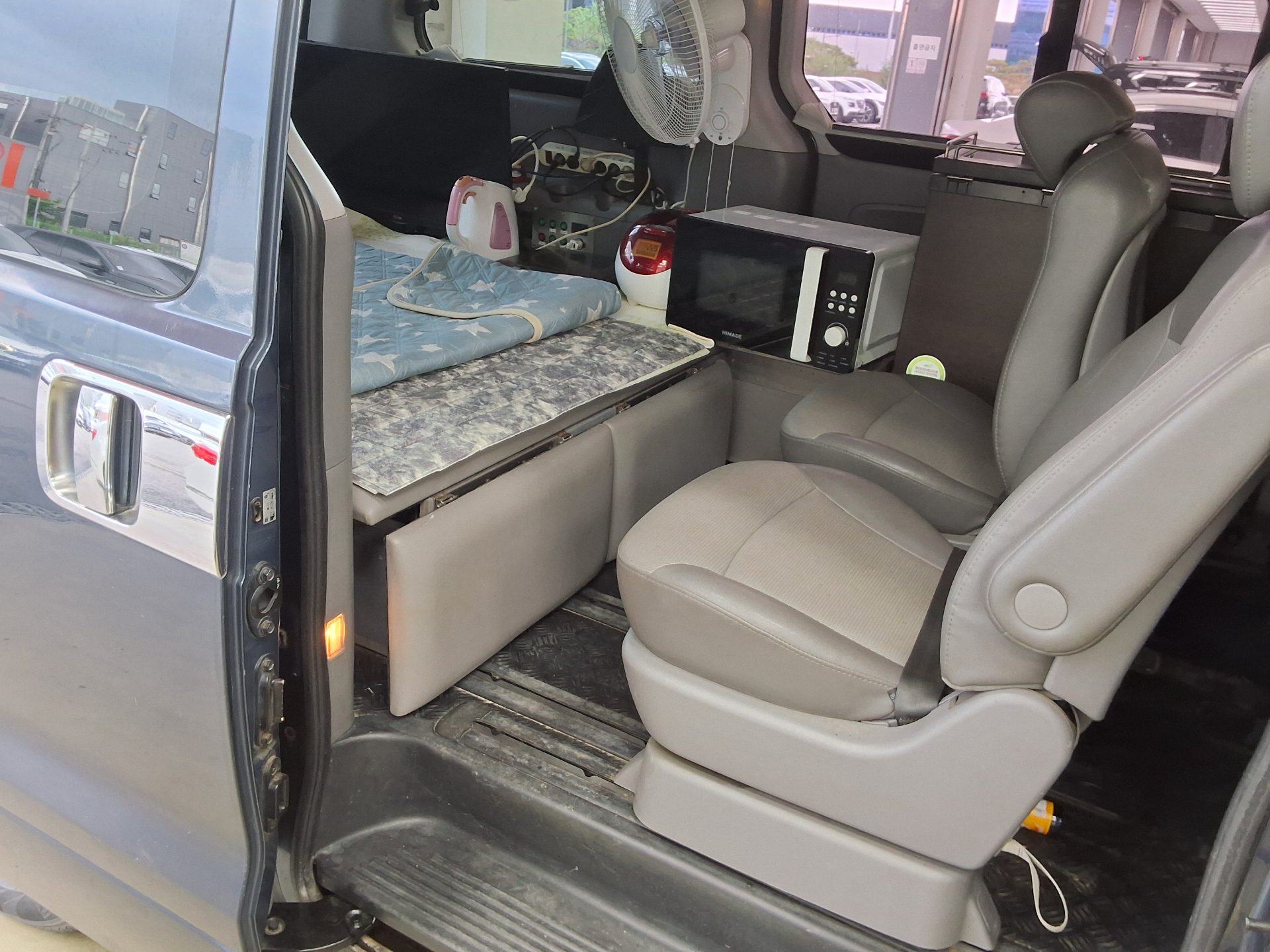 2012 - hyundai grand starex