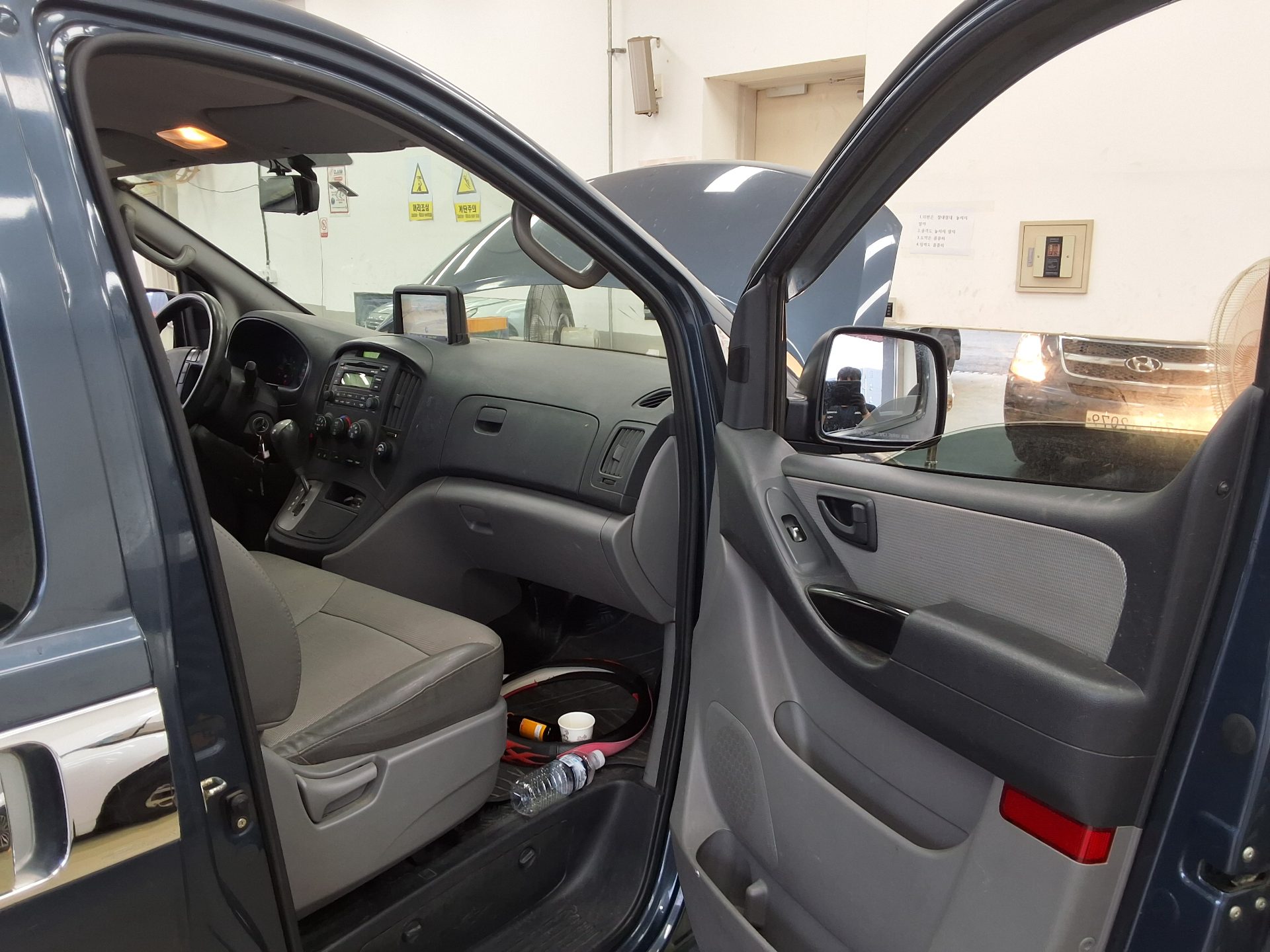2012 - hyundai grand starex