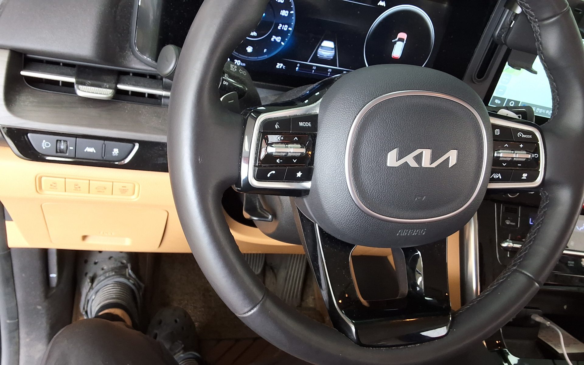 2023 - kia carnival