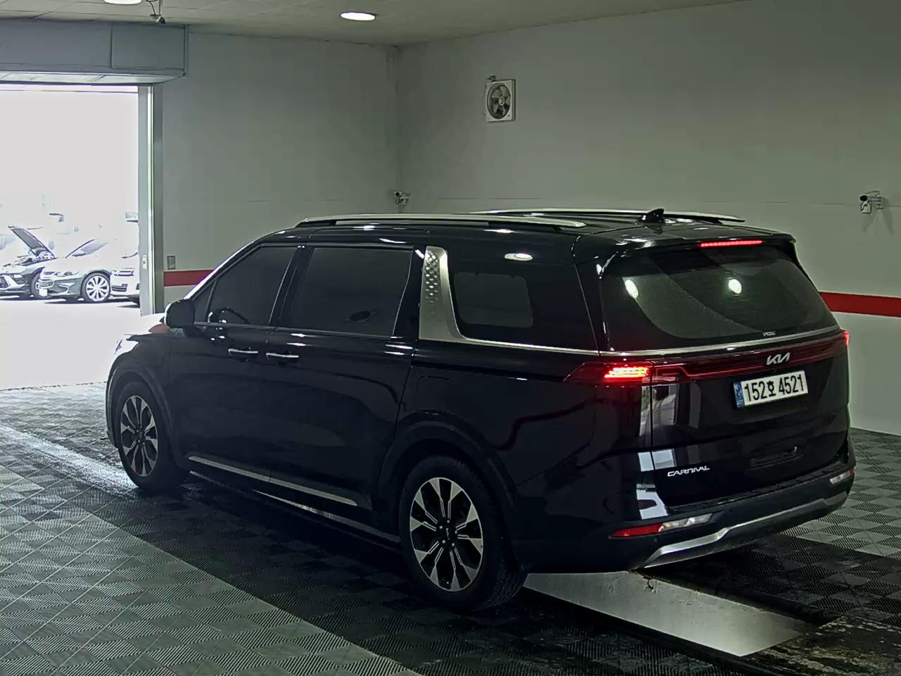2023 - kia carnival