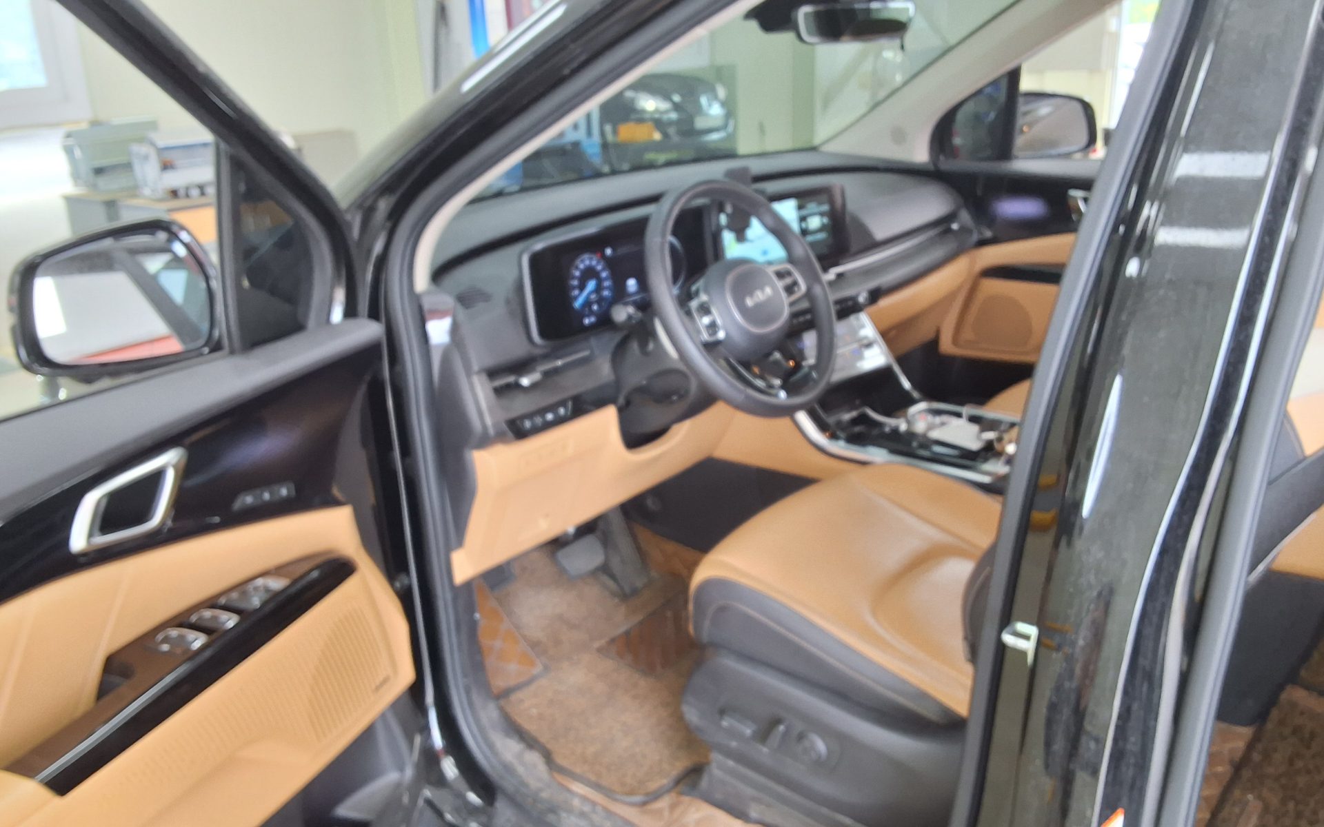 2023 - kia carnival