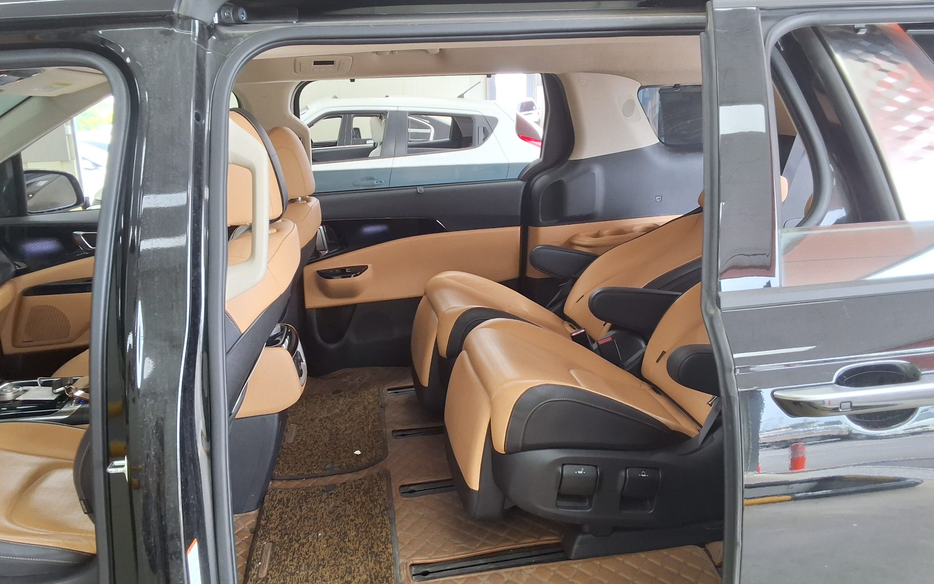 2023 - kia carnival