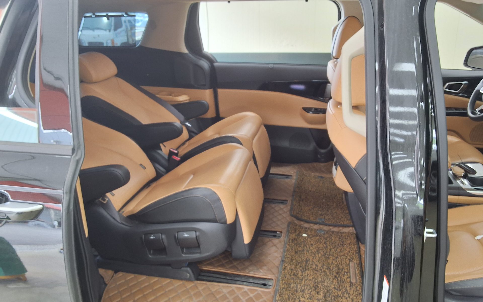 2023 - kia carnival