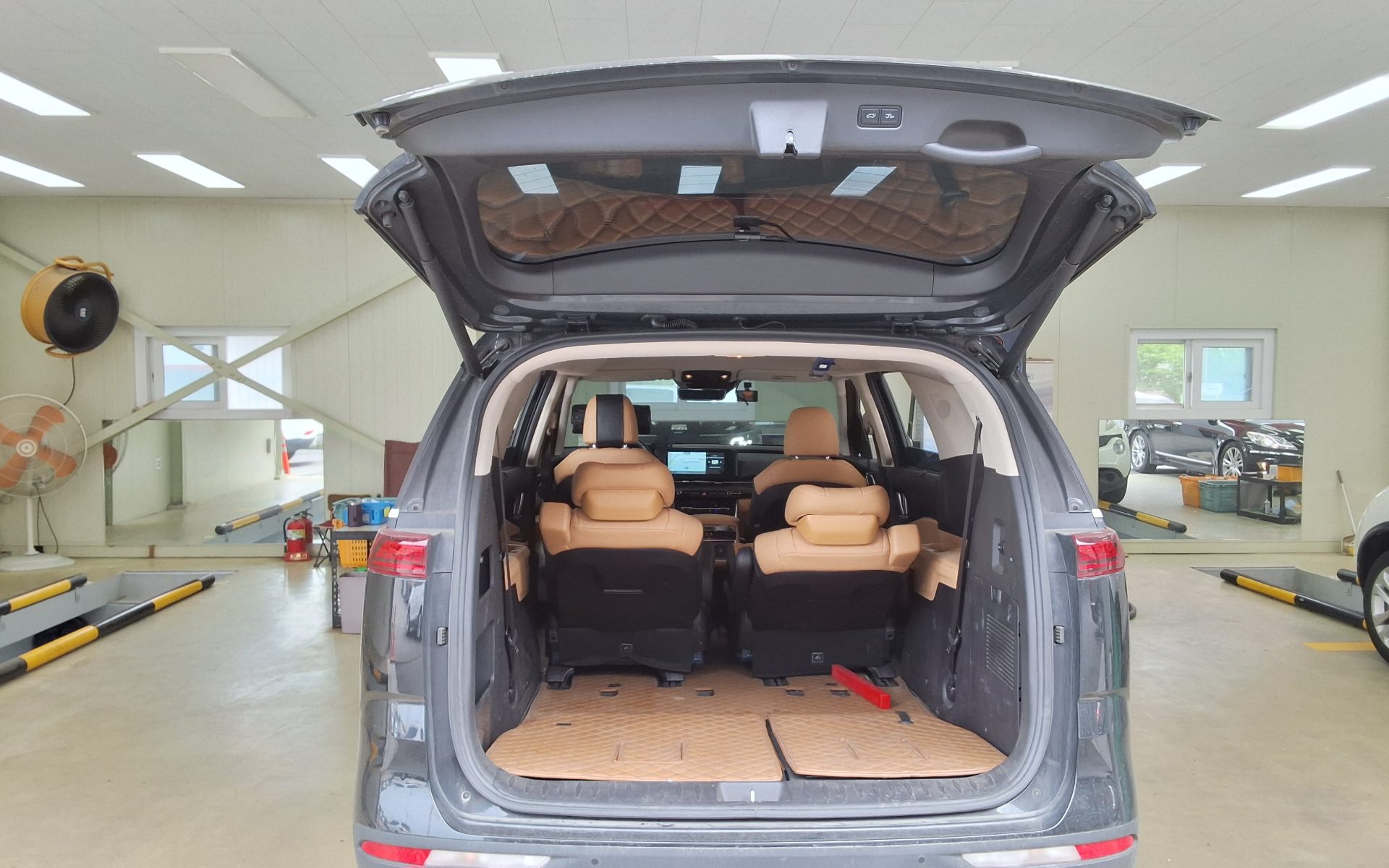 2023 - kia carnival
