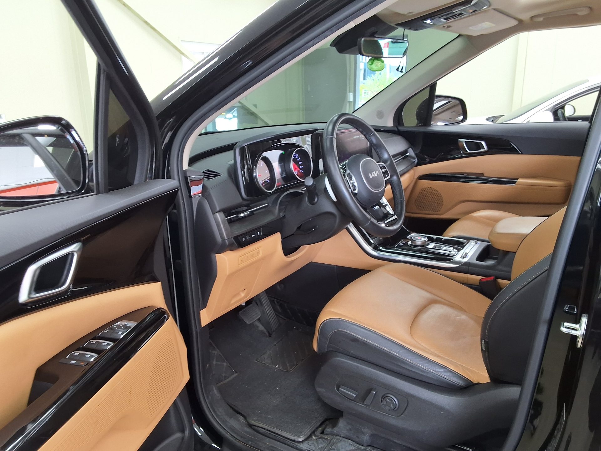 2023 - kia carnival