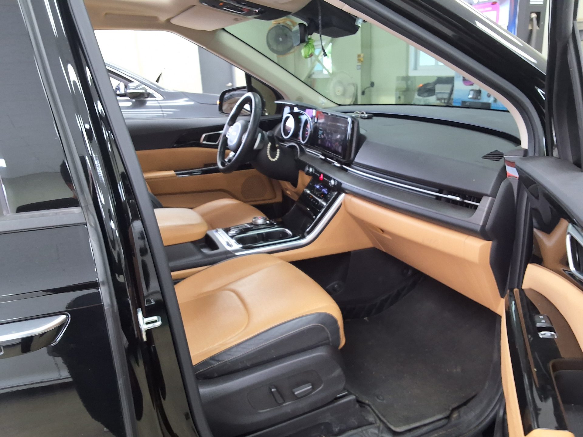 2023 - kia carnival
