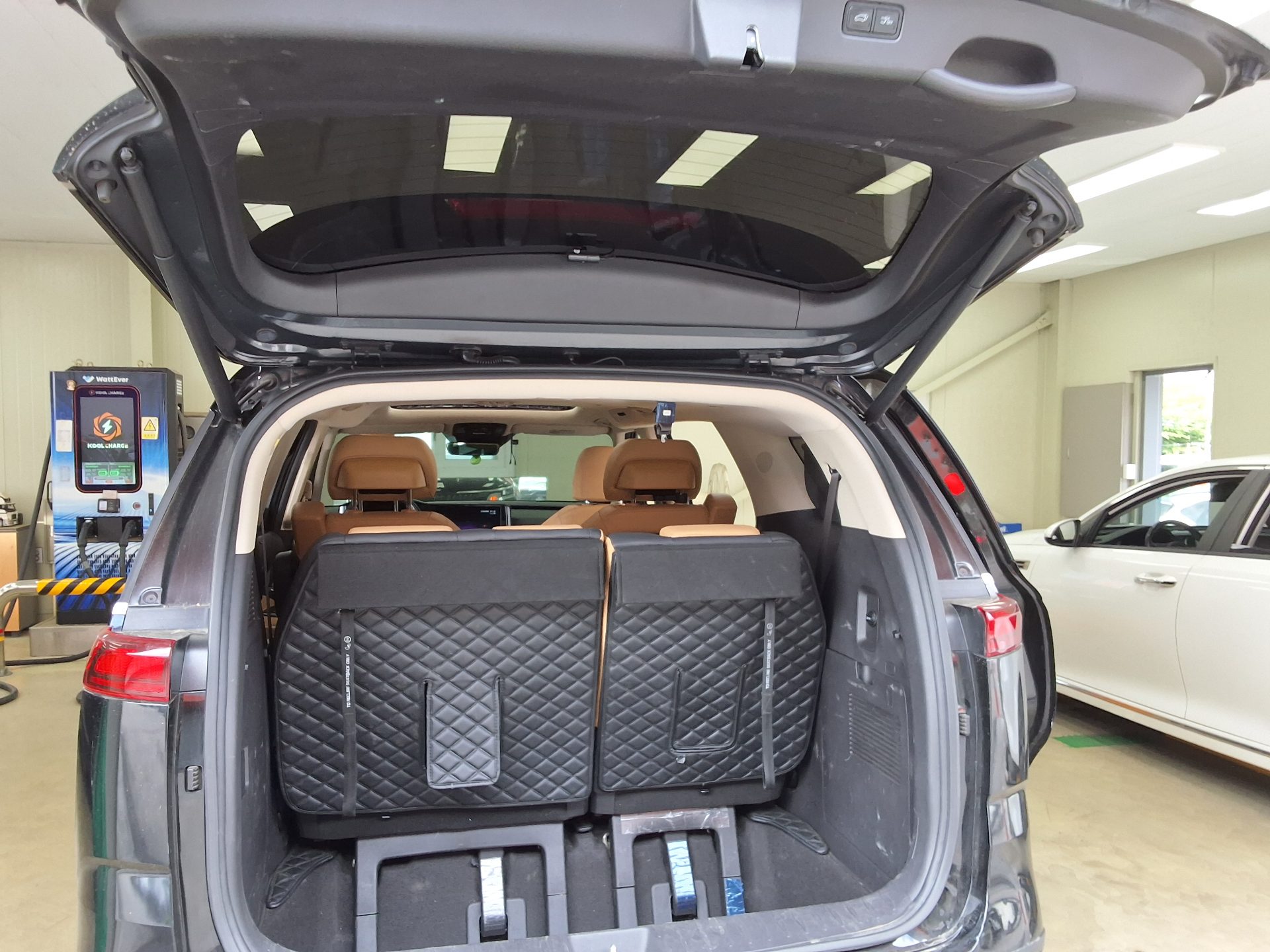 2023 - kia carnival