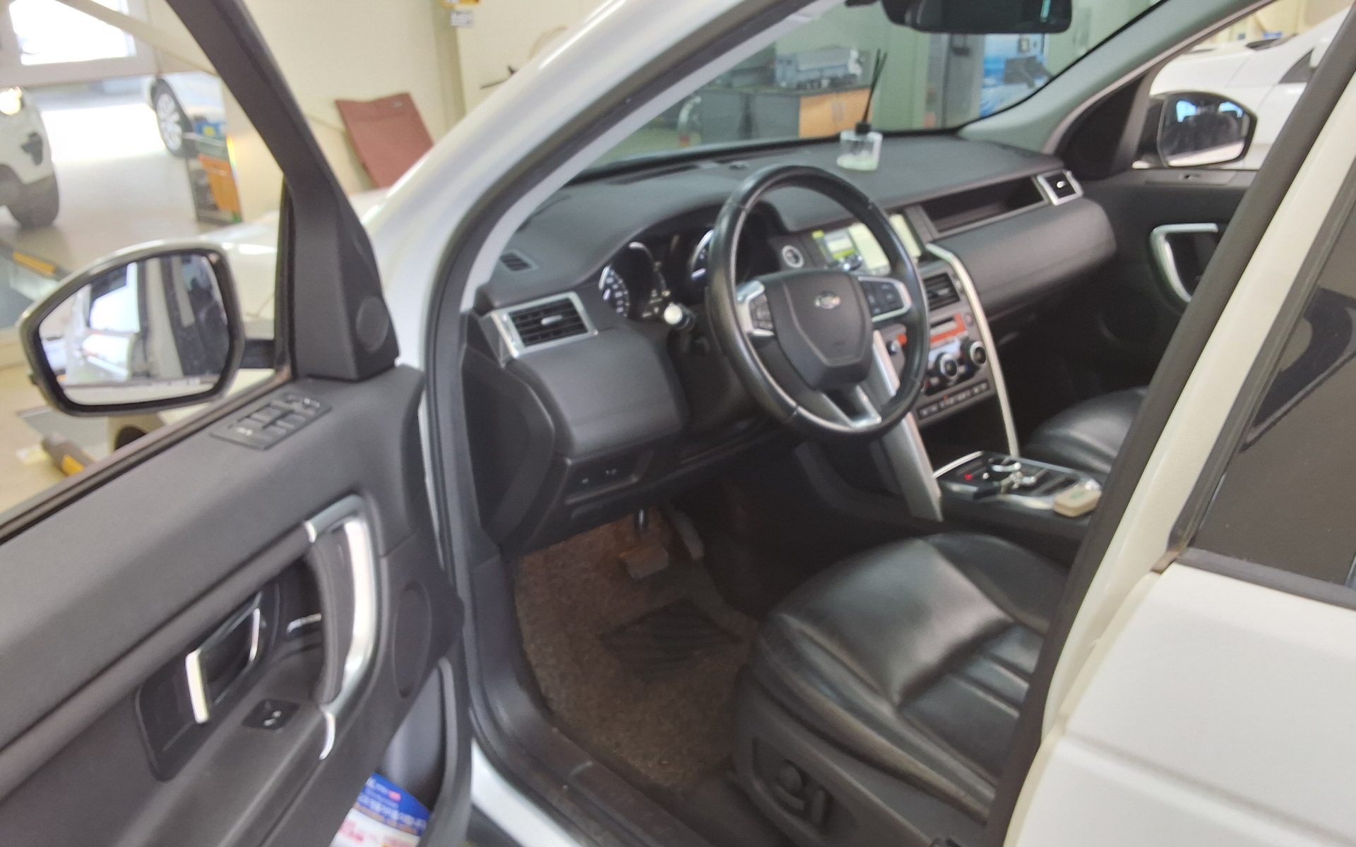 2017 - land rover discovery