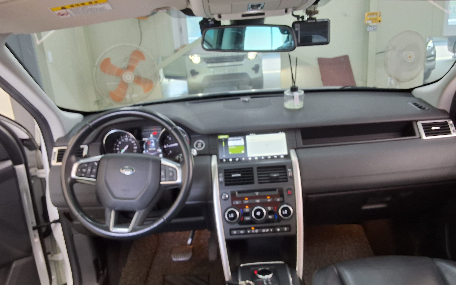 2017 - land rover discovery