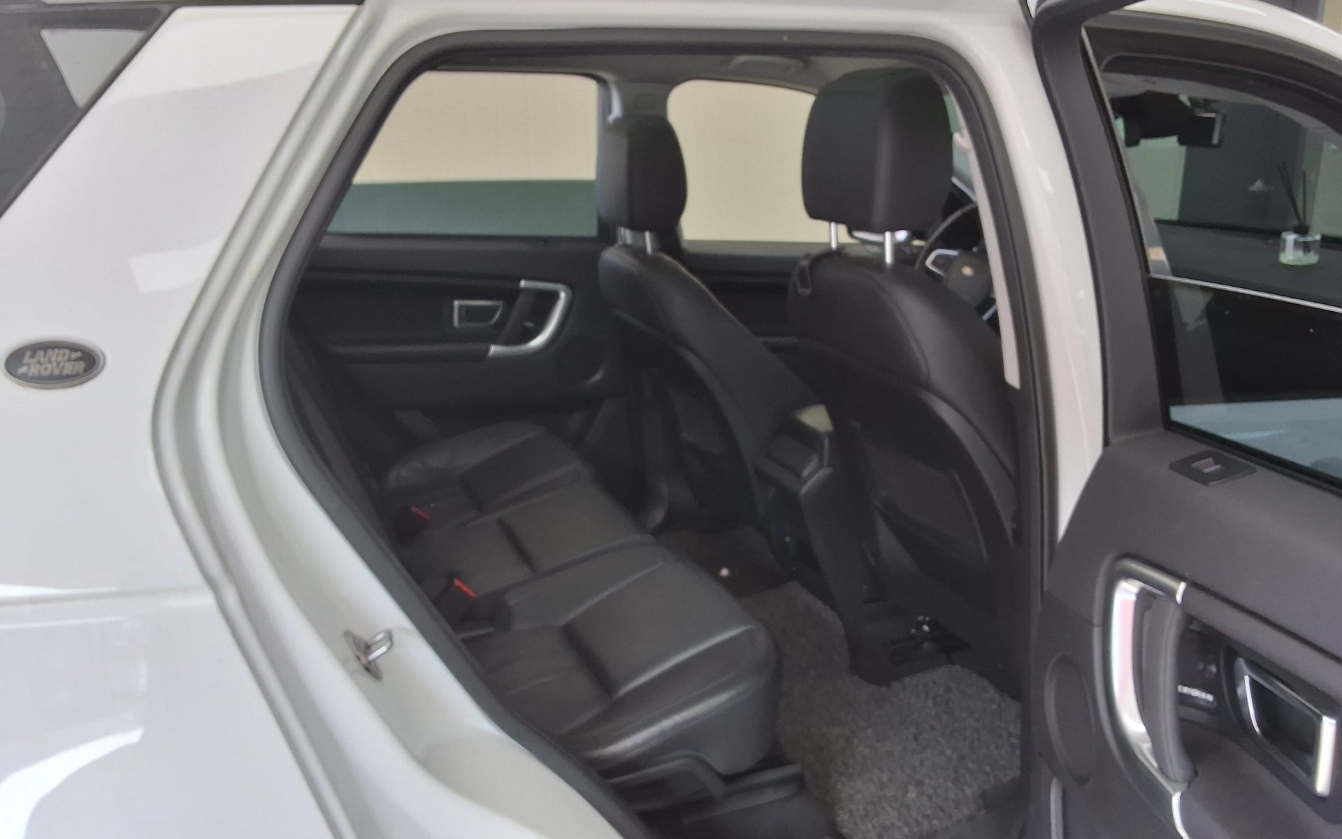 2017 - land rover discovery