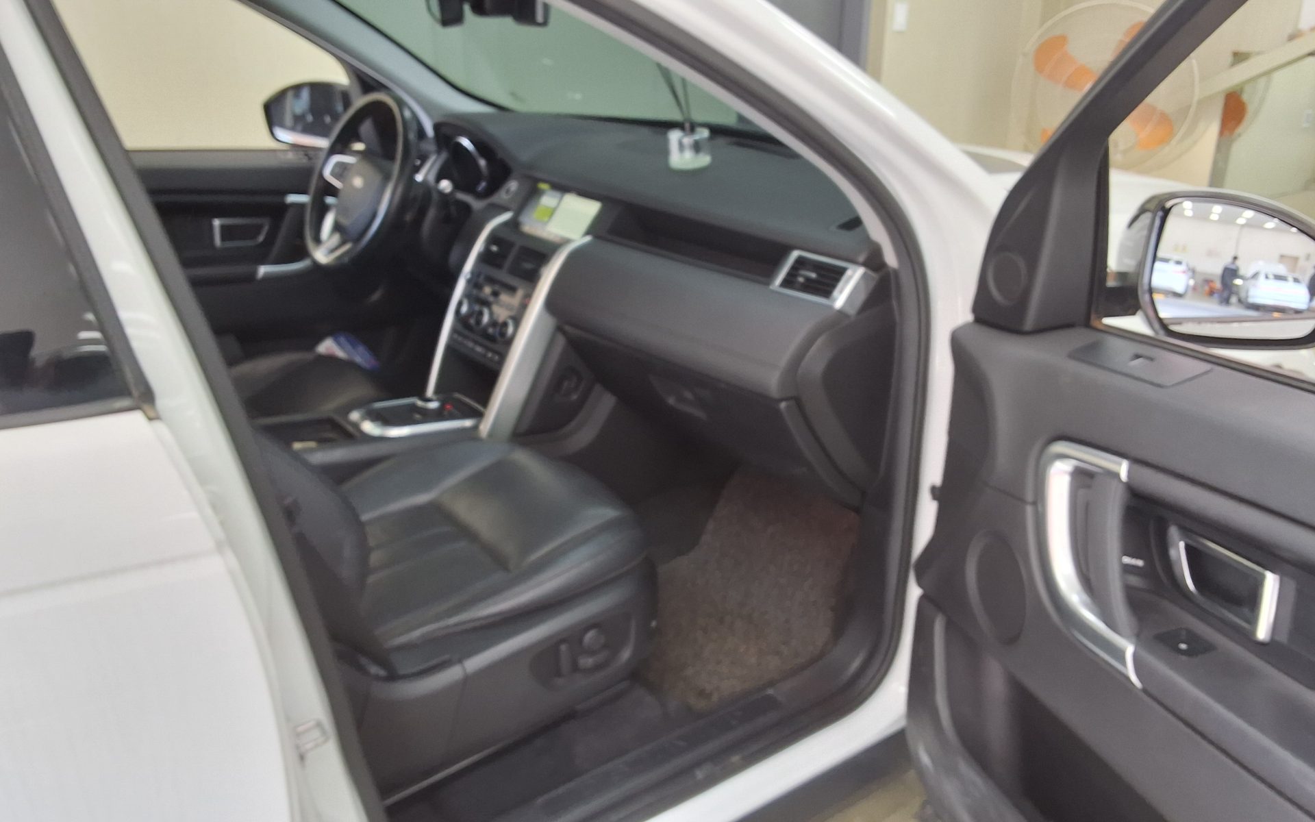 2017 - land rover discovery