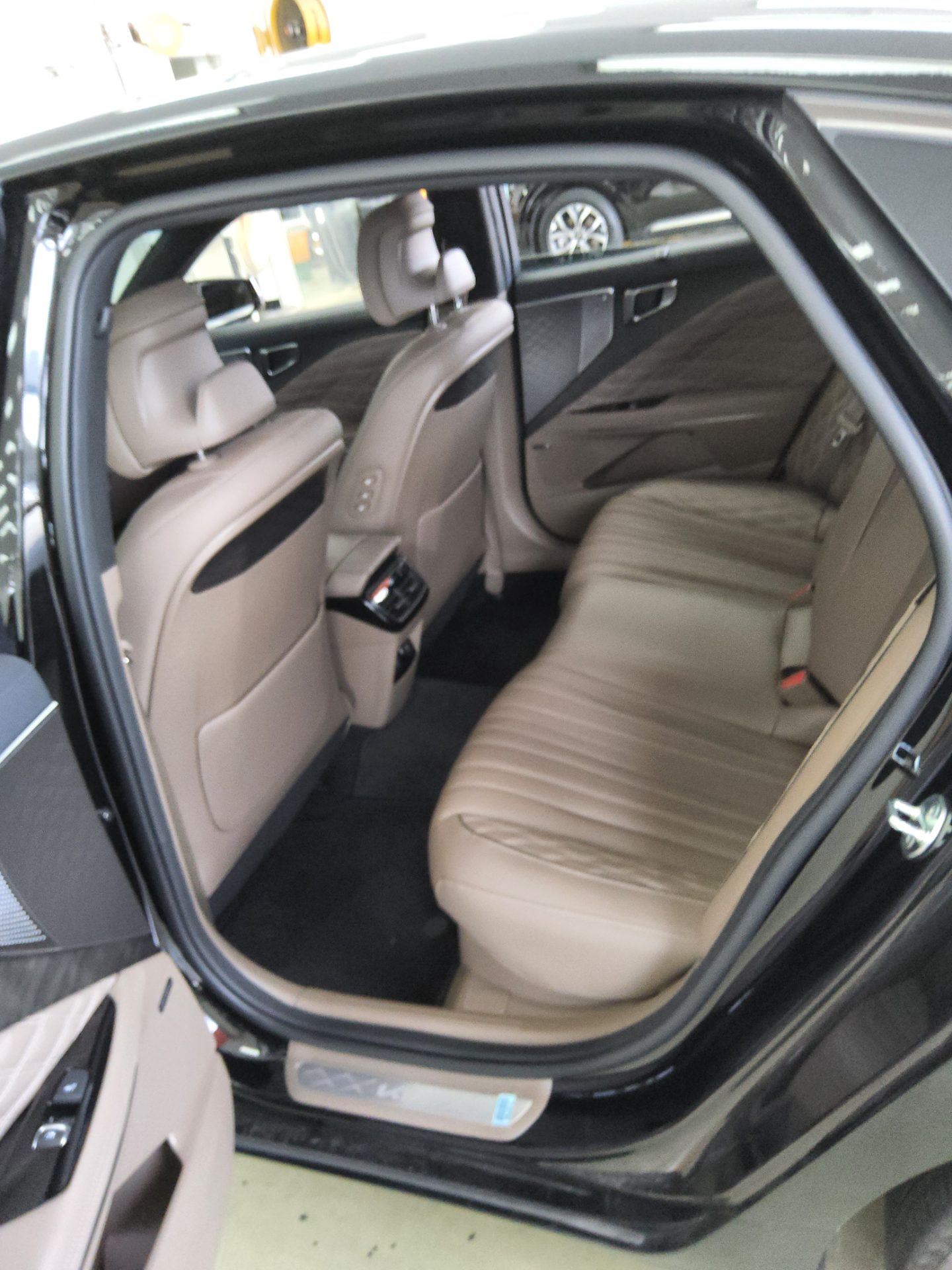 2023 - kia k8