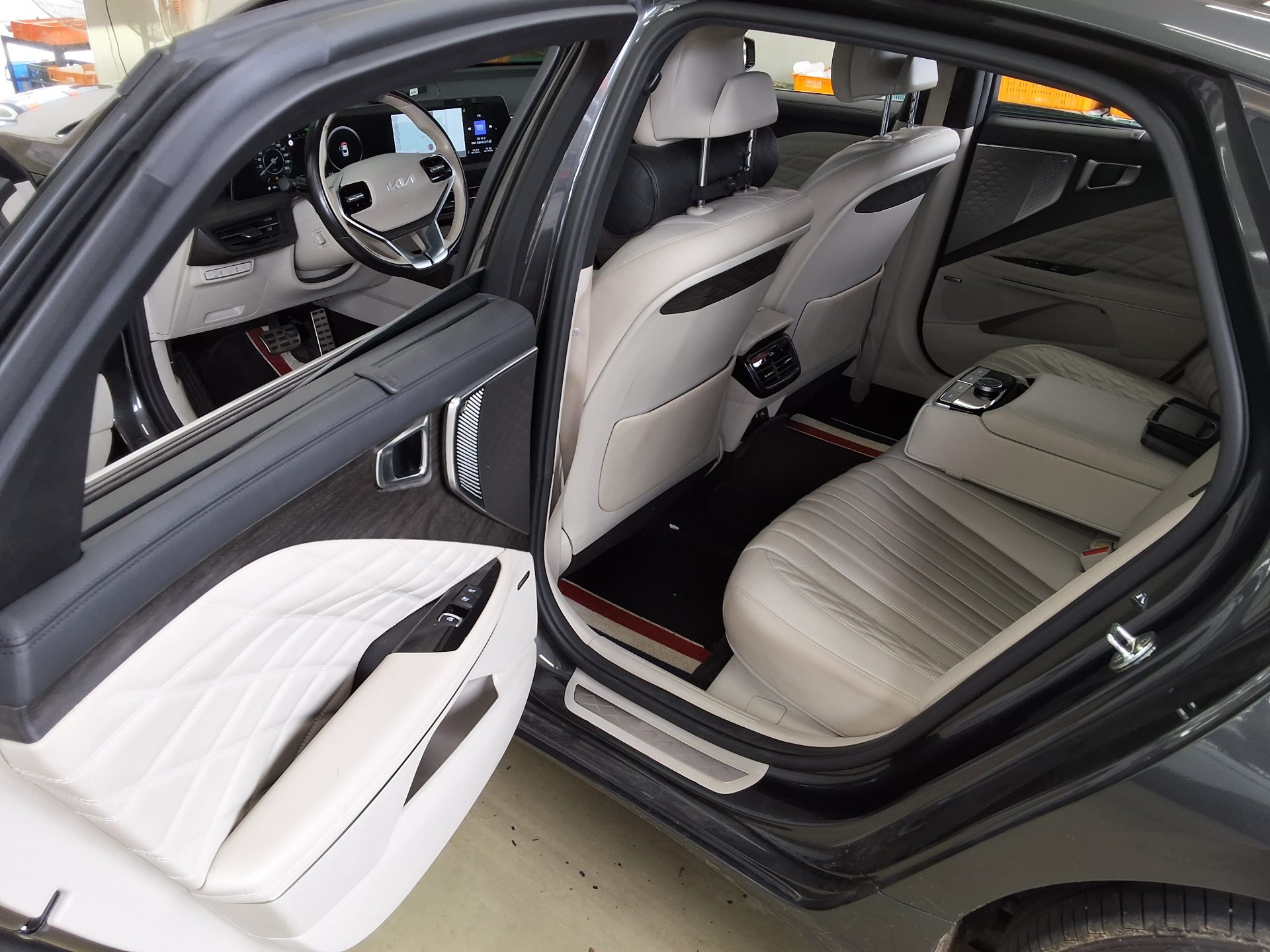 2022 - kia k8