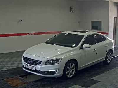 VOLVO S60 (2ND GEN) D3 MOMENTUM