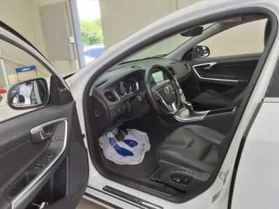 فولفو S60 (2Nd Gen) D3 Momentum 2017 d3